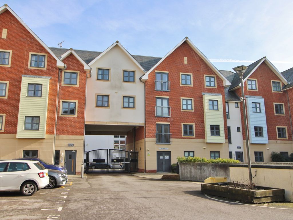 2 bed flat for sale in St. James