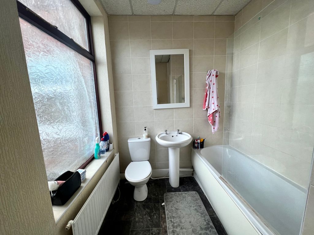 3 bed flat for sale in High Street, Crowle, Scunthorpe DN17, £75,000
