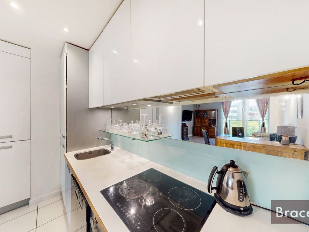 1 bed flat for sale in New River Avenue, London N8, £360,000