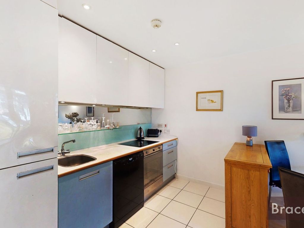 1 bed flat for sale in New River Avenue, London N8, £360,000