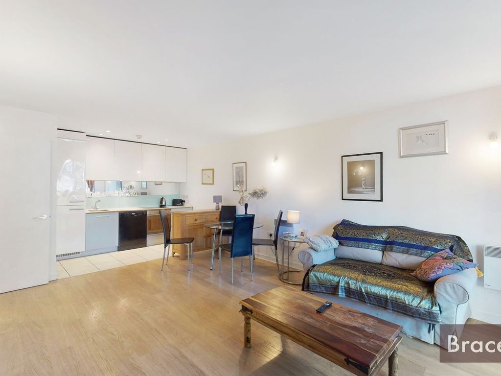 1 bed flat for sale in New River Avenue, London N8, £360,000