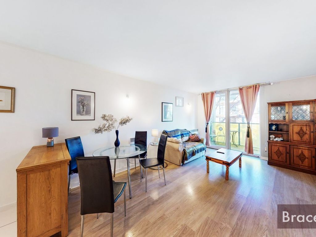 1 bed flat for sale in New River Avenue, London N8, £360,000