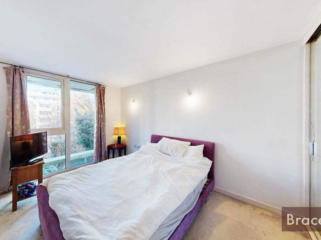 1 bed flat for sale in New River Avenue, London N8, £360,000