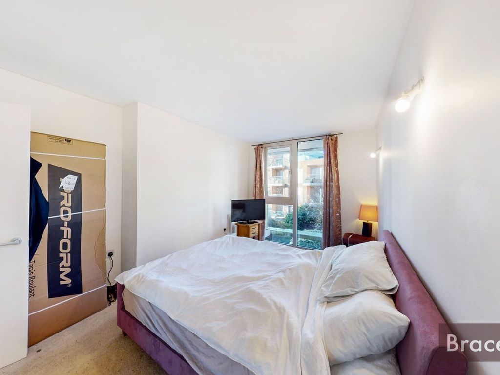 1 bed flat for sale in New River Avenue, London N8, £360,000