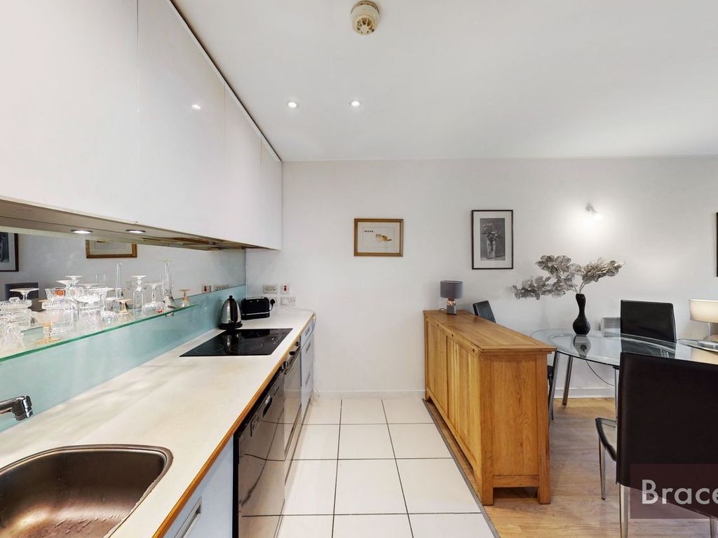 1 bed flat for sale in New River Avenue, London N8, £360,000