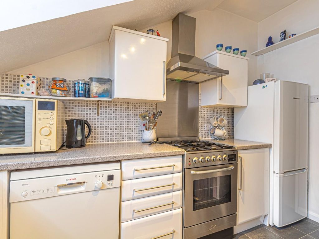 2 bed flat to rent in Daneswood, Heath Lane, Woburn Sands, Milton Keynes MK17, £1,200 pcm