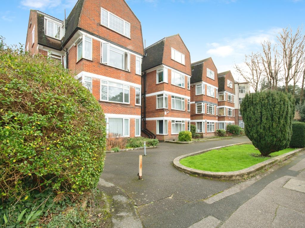 2 bed flat for sale in Vale Road, Bournemouth BH1, £180,000