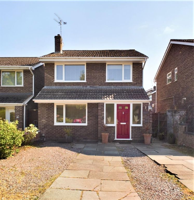 4 bed detached house for sale in Yarwood Drive, Wrexham LL13, £280,000