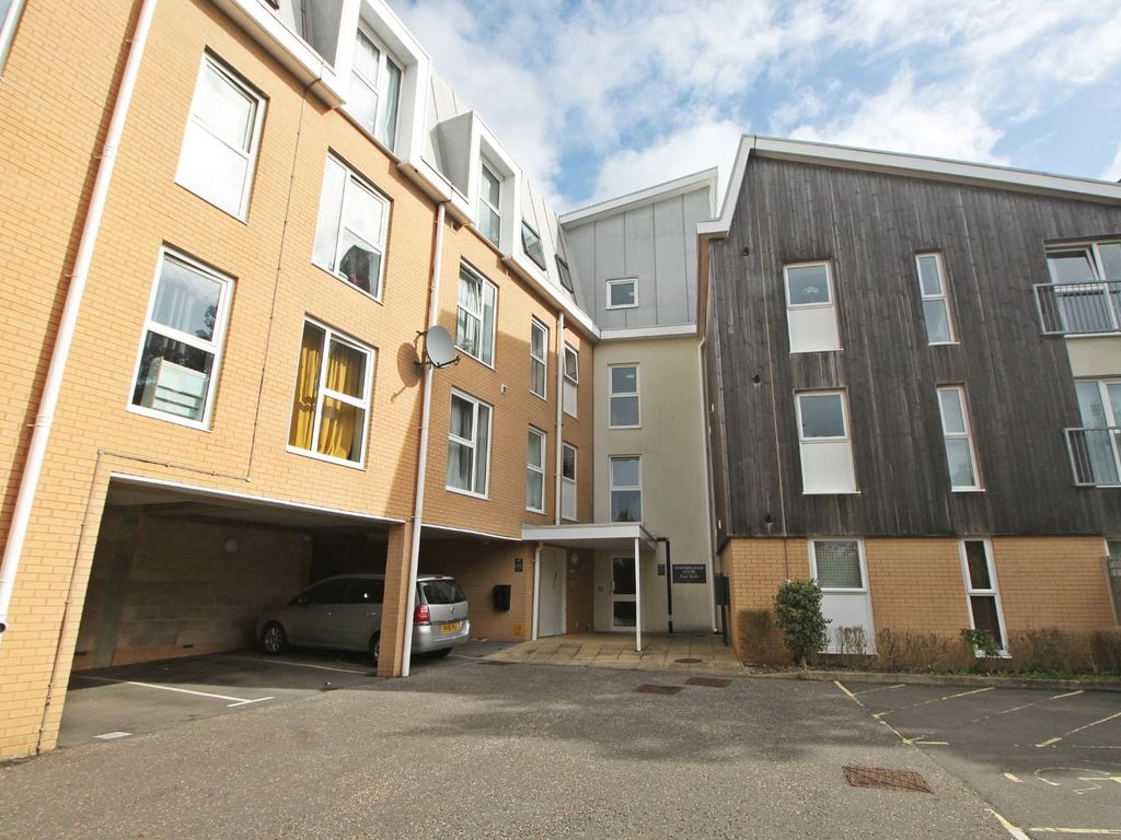 2 bed flat for sale in Robin Place, Netley Abbey, Southampton SO31, £90,000