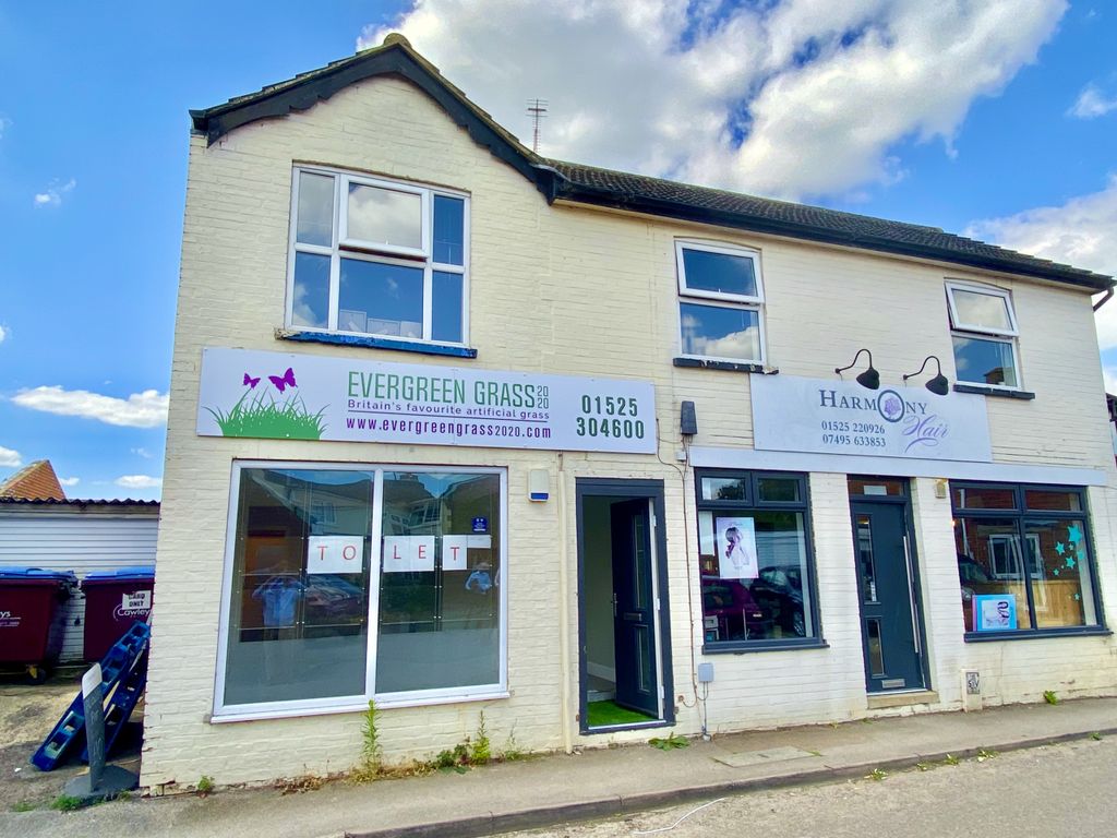 Retail premises to let in 3 Summerleys, Edlesborough, Bedfordshire LU6, £7,250 pa