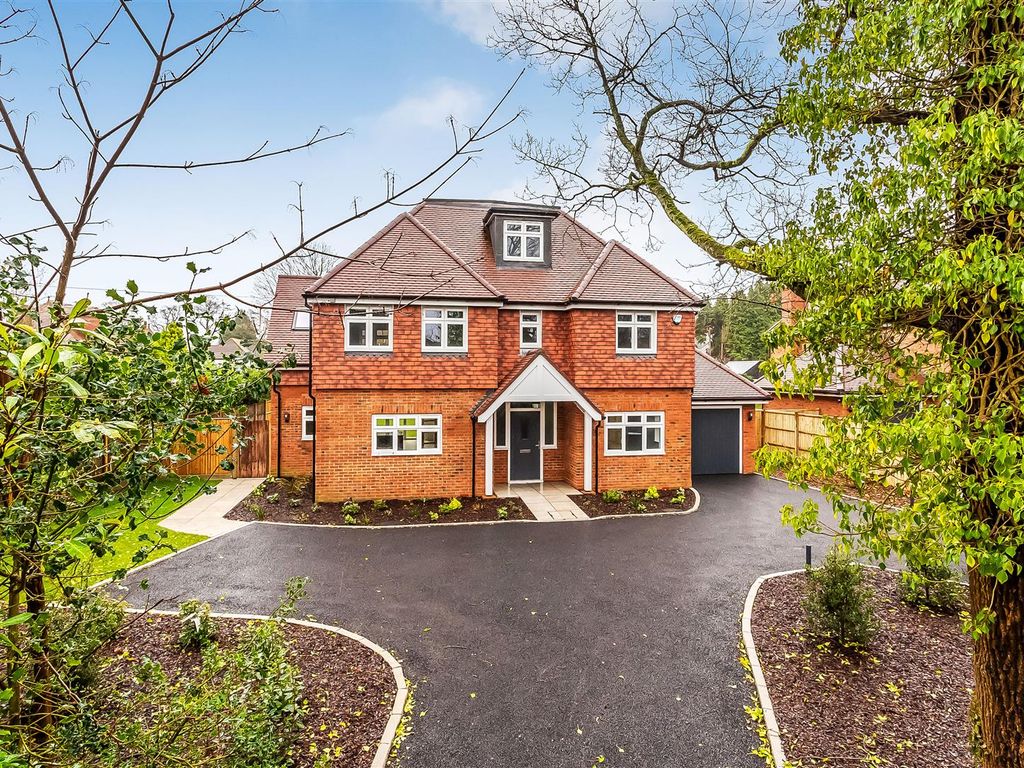 New home, 5 bed property for sale in Epsom Lane South, Tadworth KT20, £1,800,000
