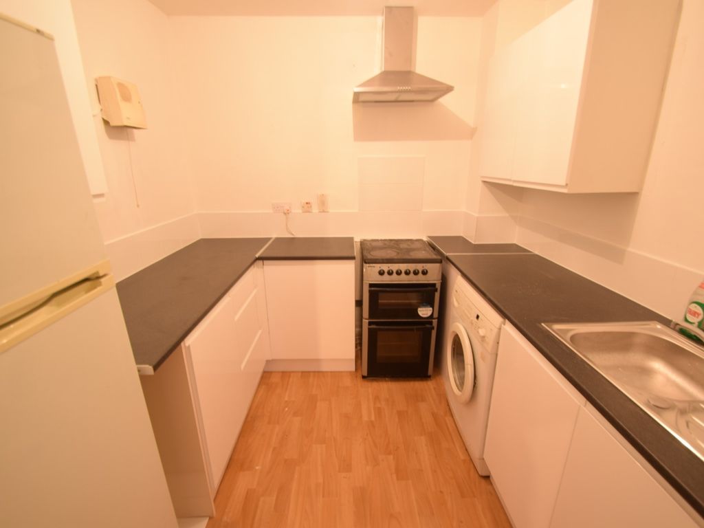 1 bed flat for sale in Hastings Street, Luton, Bedfordshire LU1, £130,000