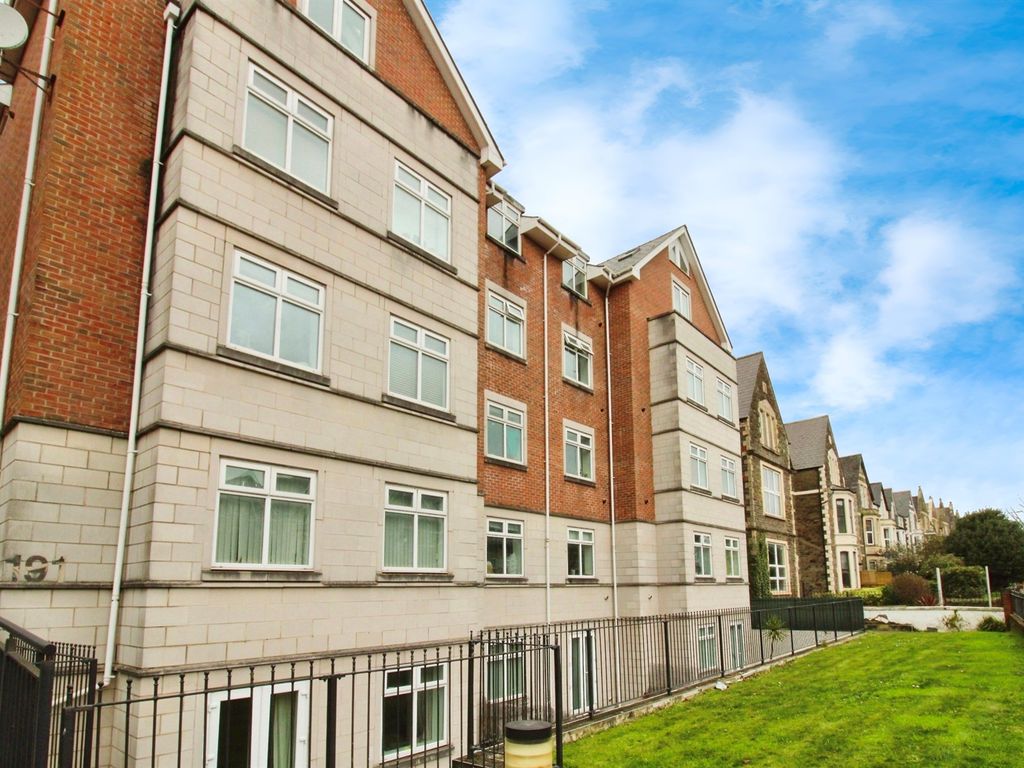 2 bed flat for sale in Newport Road, Roath, Cardiff CF24, £185,000