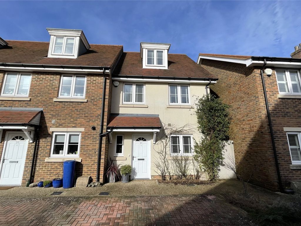 4 bed end terrace house for sale in Hindhead, Surrey GU26, £465,000