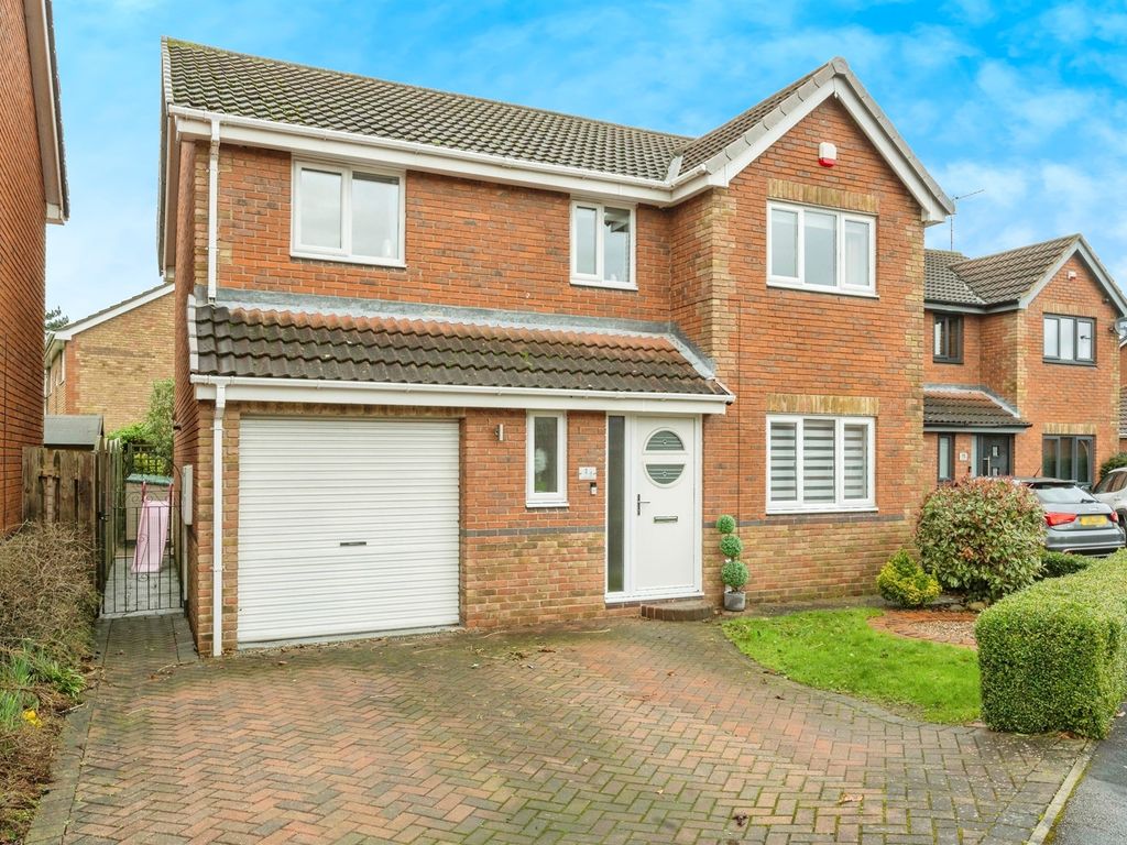 4 bed detached house for sale in Russet Grove, Bawtry, Doncaster DN10, £375,000
