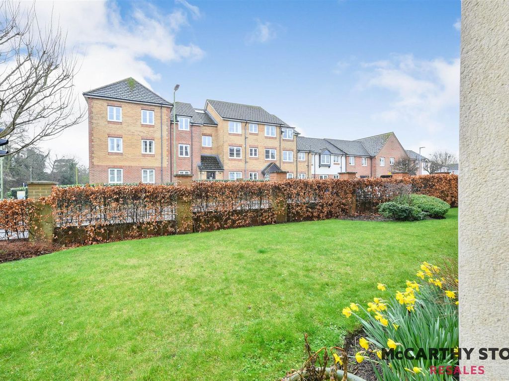 1 bed flat for sale in Waggoners Court, Legions Way, Bishop's Stortford CM23, £299,000