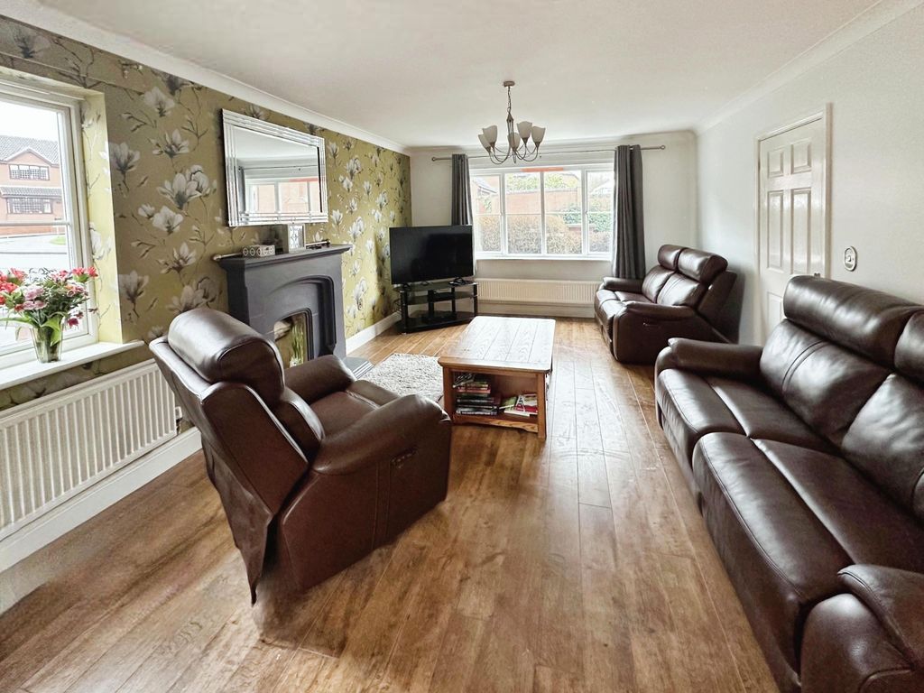5 bed detached house for sale in Old Farm Drive, Codsall, Wolverhampton WV8, £535,000