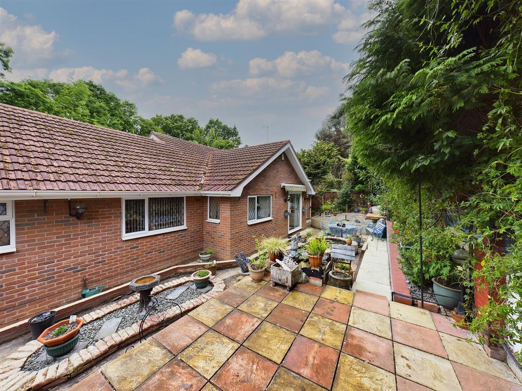 3 bed detached bungalow for sale in The Bower, Maidenbower, Crawley RH10, £650,000