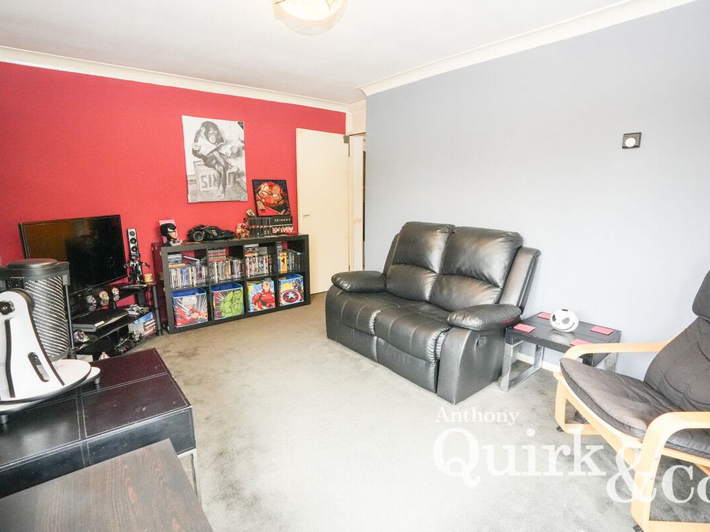 1 bed flat for sale in St. Andrews Lane, Basildon SS15, £140,000