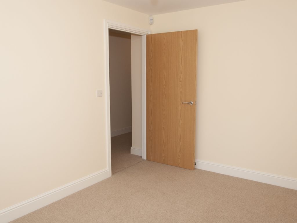 2 bed flat to rent in Eagles Close, Wantage OX12, £1,200 pcm