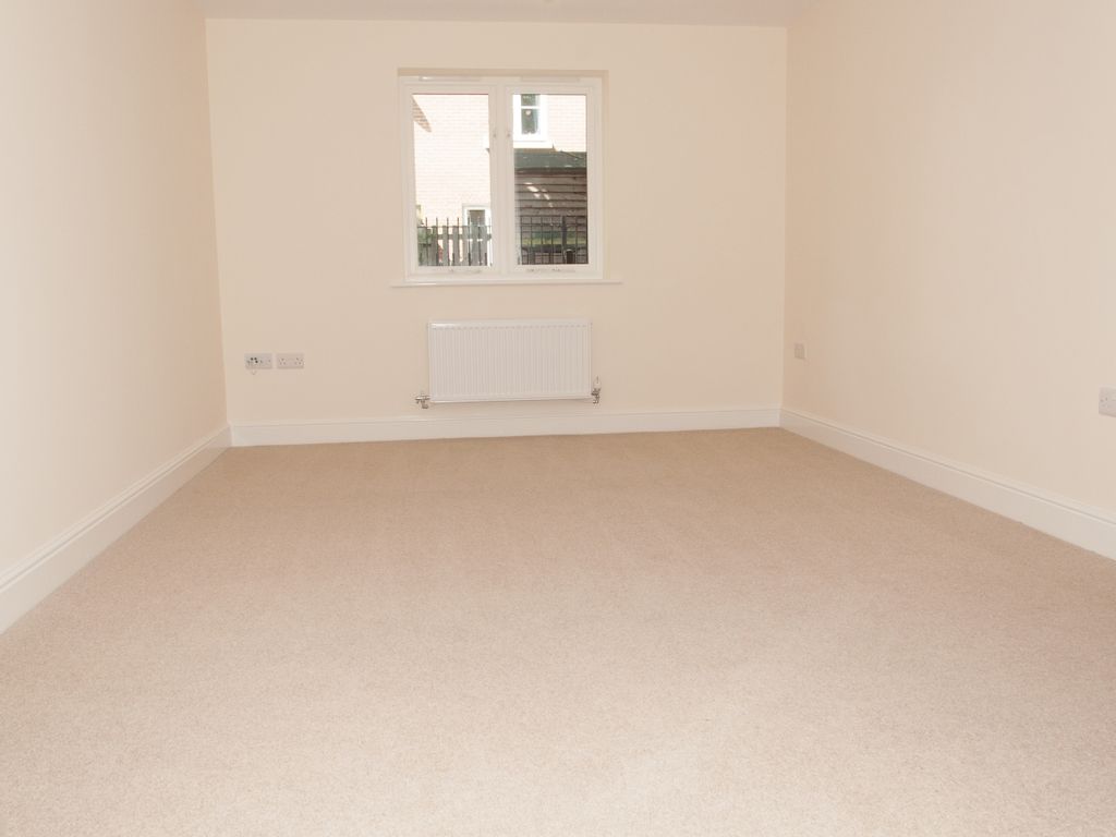 2 bed flat to rent in Eagles Close, Wantage OX12, £1,200 pcm