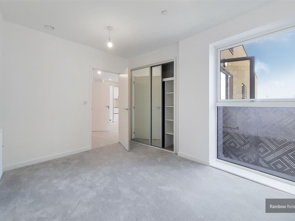 1 bed flat to rent in Garraway Apartments, East Acton Lane, Acton W3, £2,250 pcm