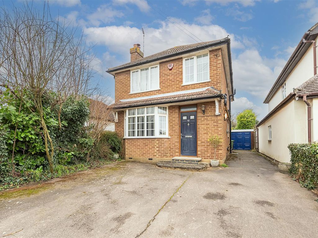 3 bed detached house for sale in Aysgarth Road, Redbourn, St.Albans AL3, £525,000