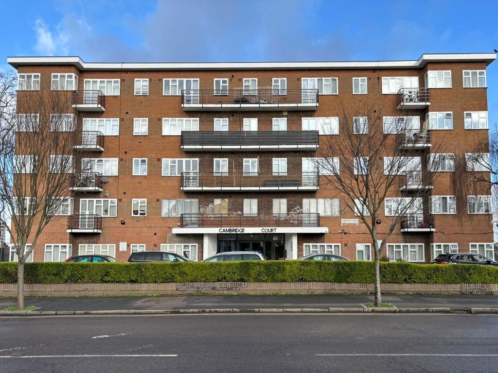 2 bed flat for sale in Flat 59 Cambridge Court, Amhurst Park, Stamford Hill, London N16, £300,000