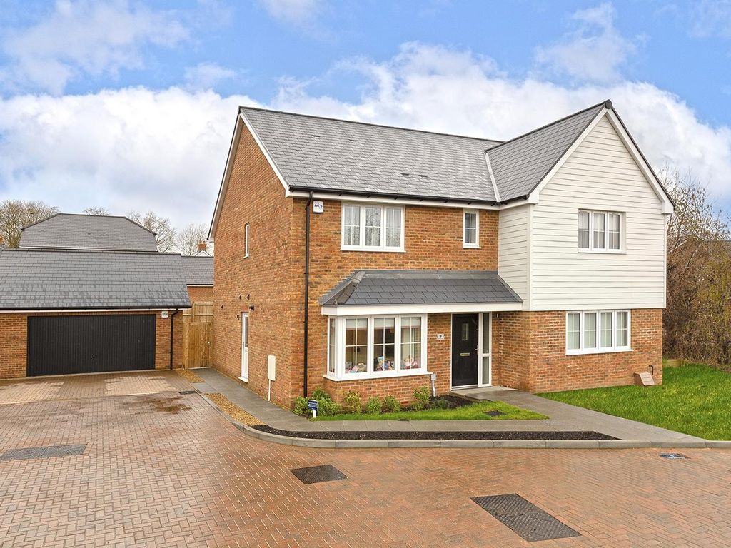5 bed detached house for sale in Gransden Road, East Malling, West Malling ME19, £950,000