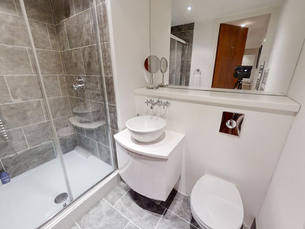 1 bed flat for sale in The Edge, Clowes Street M3, £205,000