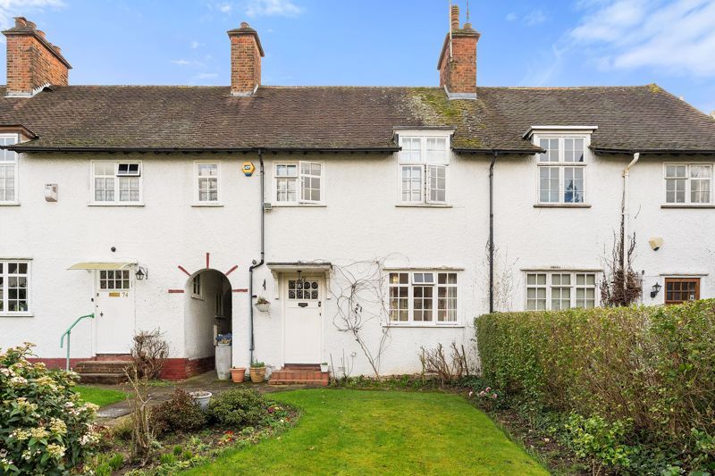 3 bed property for sale in Oakwood Road, Hampstead Garden Suburb NW11, £975,000