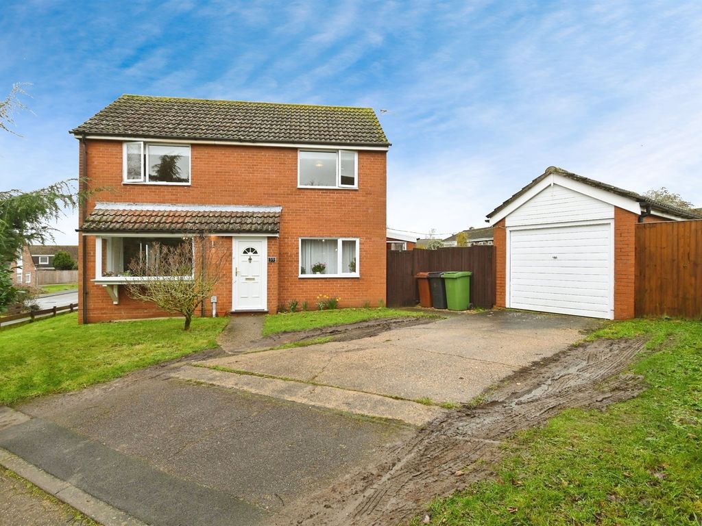 3 bed detached house for sale in Fisher Road, Diss IP22, £310,000
