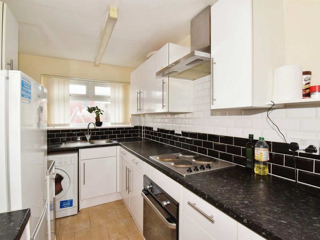 3 bed terraced house for sale in Kelso Green, Glen Parva, Leicester LE2, £210,000