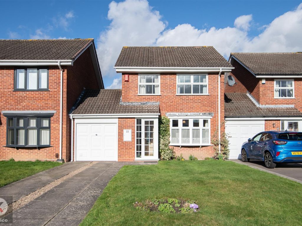3 bed detached house for sale in Pipers Green, Hall Green, Birmingham B28, £325,000