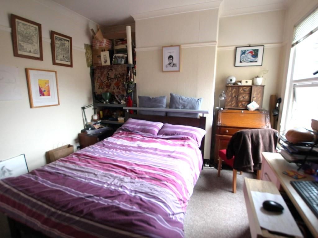 3 bed maisonette for sale in Chewton Road, Walthamstow, London E17, £500,000