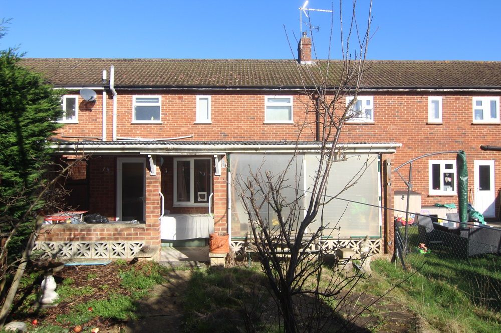 3 bed terraced house for sale in Elizabeth Road, Wokingham RG40, £360,000
