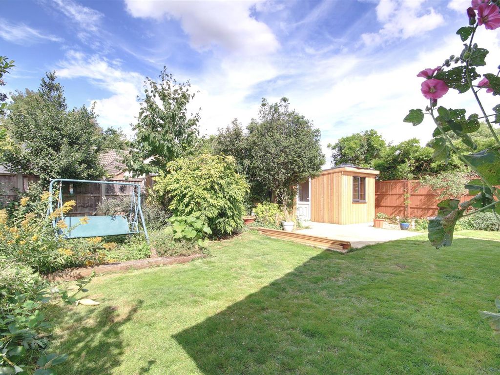 3 bed detached bungalow for sale in Gunnings Way, Hemingford Grey, Huntingdon PE28, £450,000