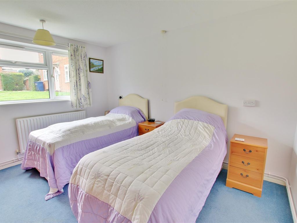 2 bed maisonette for sale in Chequers Close, Fenstanton, Huntingdon PE28, £184,000