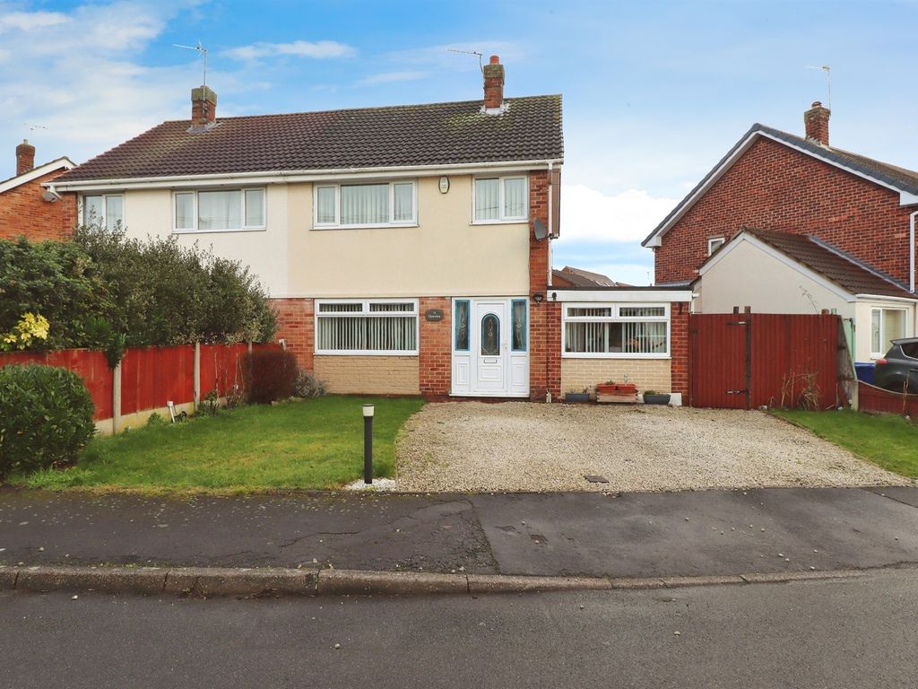 3 bed semi-detached house for sale in Sunningdale Road, Hatfield Woodhouse, Doncaster DN7, £185,000