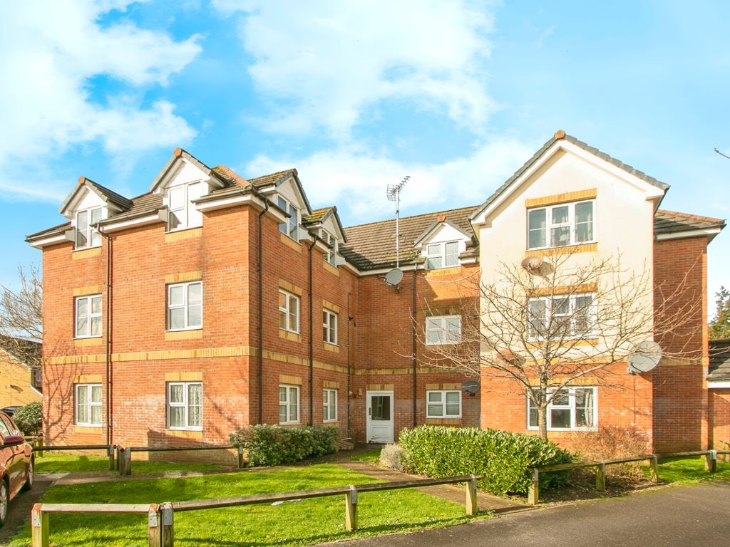 2 bed flat for sale in Chloe Gardens, Parkstone, Poole BH12, £220,000