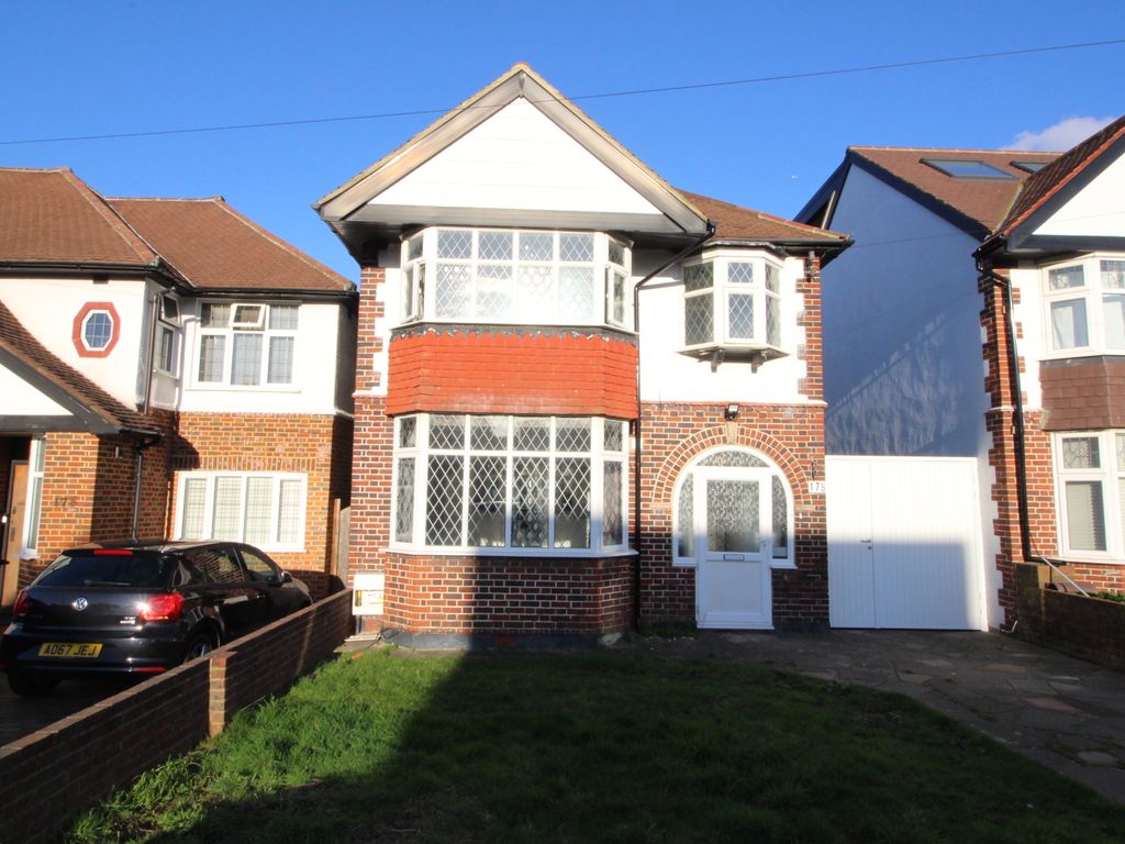 3 bed detached house to rent in Manor Drive North, Worcester Park KT4, £2,600 pcm