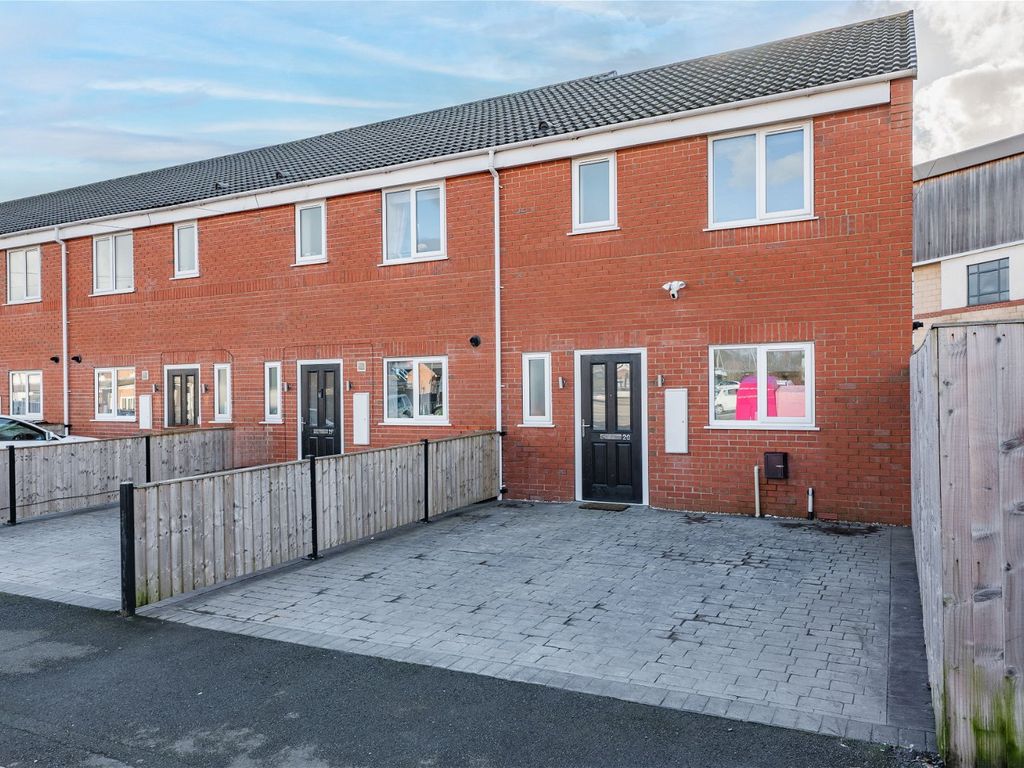 3 bed end terrace house for sale in Post Office Road, Featherstone, Pontefract WF7, £170,000