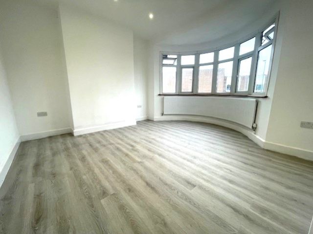 2 bed maisonette to rent in Christchurch Avenue, Harrow HA3, £1,650 pcm