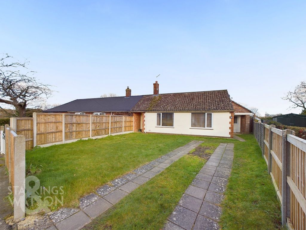 4 bed semi-detached bungalow for sale in Hockering Lane, Bawburgh, Norwich NR9, £300,000