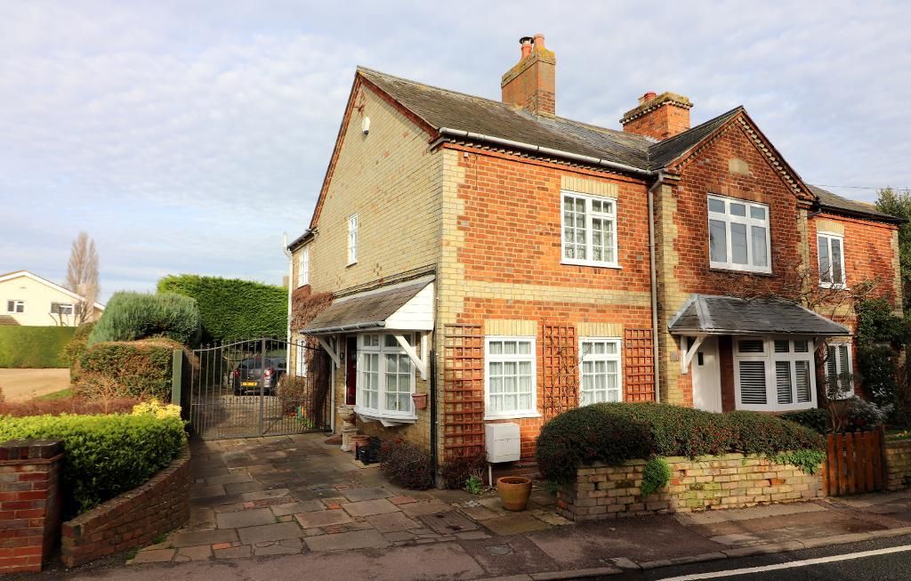 2 bed property for sale in Manor Road, Barton Le Clay, Bedfordshire MK45, £350,000