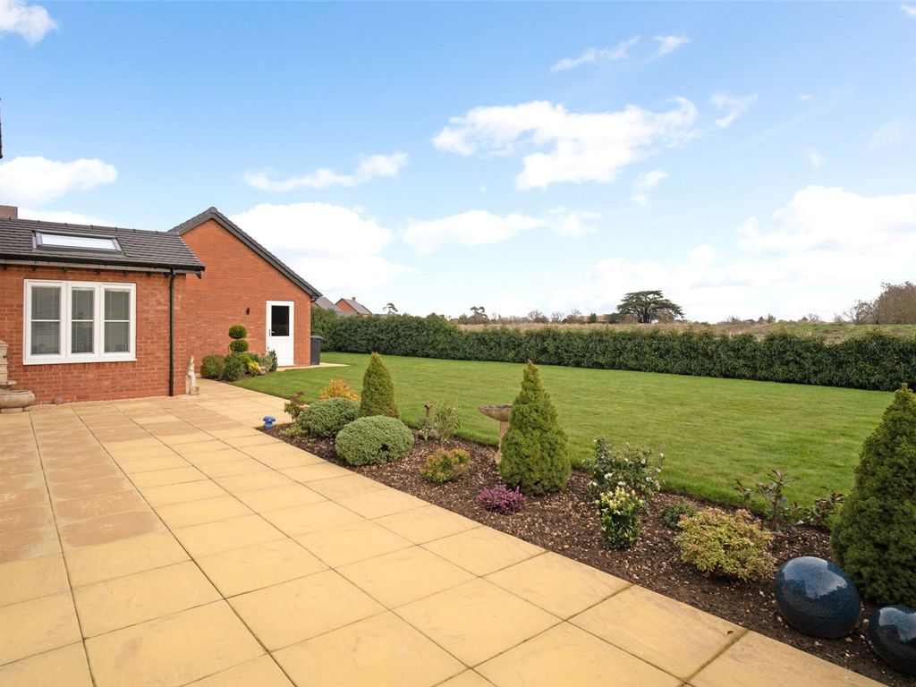 5 bed detached house for sale in Priors Crescent, Salford Priors, Worcestershire WR11, £950,000