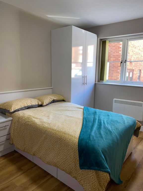 Room to rent in Grosvenor Street, Chester CH1, £800 pcm