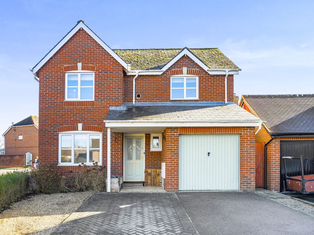 3 bed detached house for sale in Cranham Avenue, Billingshurst, West Sussex RH14, £500,000