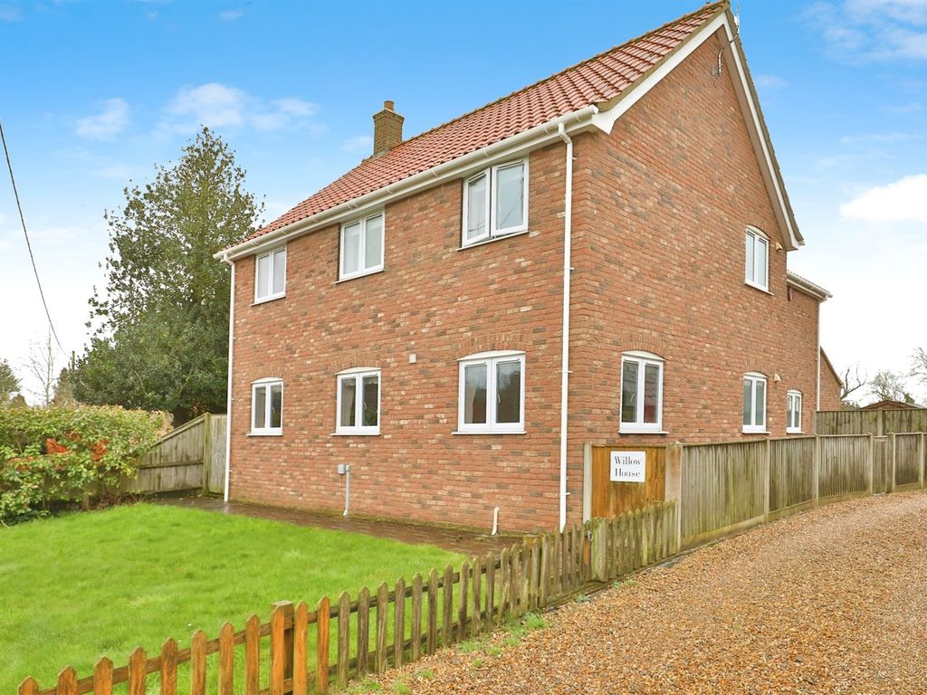 4 bed detached house for sale in The Street, Gooderstone, King