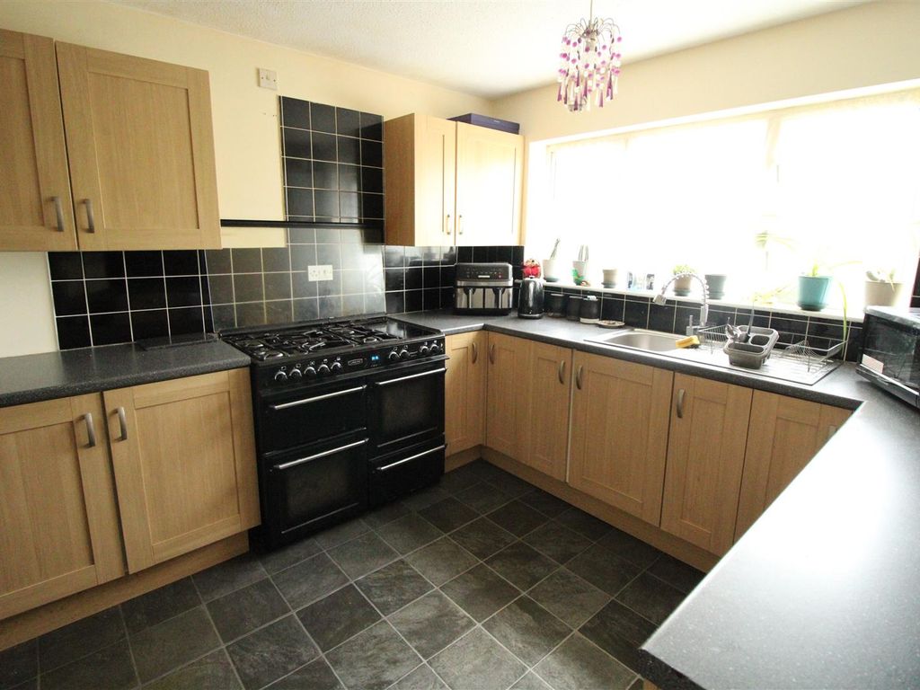 3 bed property for sale in The Stour, Daventry NN11, £179,995